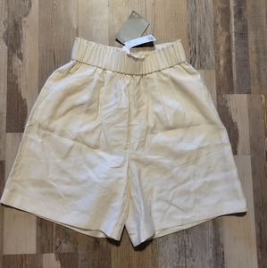 New H&M Size XS High Rise Shorts Tencel Lyocell Shorts White